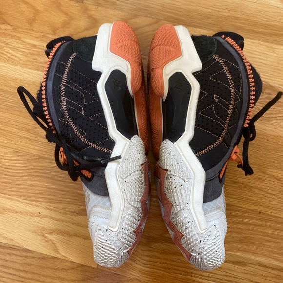 Jorden why not .6 boys basketball sneakers - Picture 2 of 9